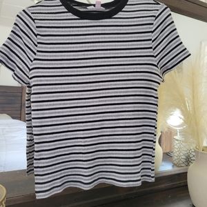 Cropped stripped t-shirt